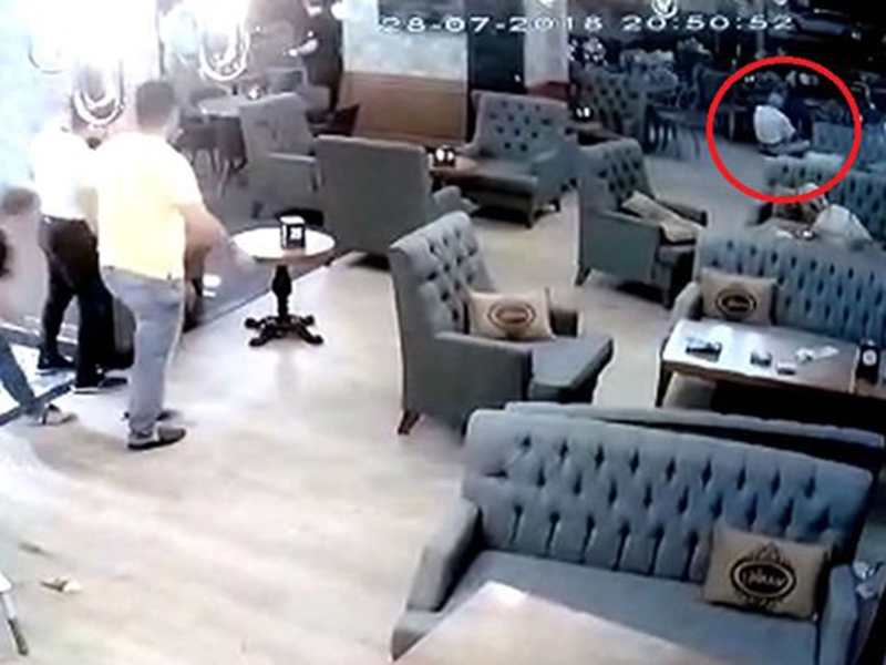 بالفيديو: تركي سلم على صهره بحرارة ثم أخرج مسدسه وأرداه قتيلا!